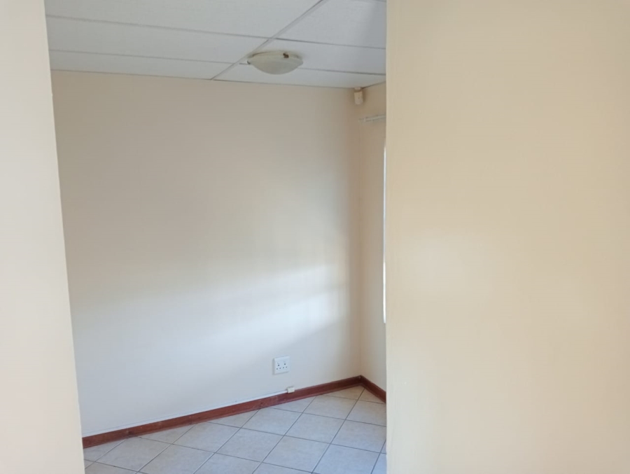 To Let 4 Bedroom Property for Rent in Langenhovenpark Free State